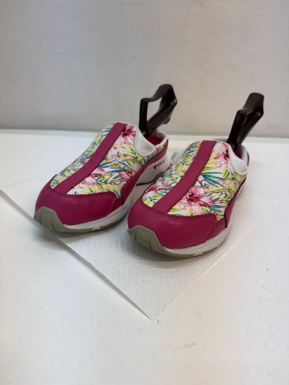 Womans Easy Spirit Pink Print Mules size 8
